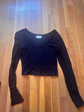 Black Scoop Neck Long Sleeve Crop Top